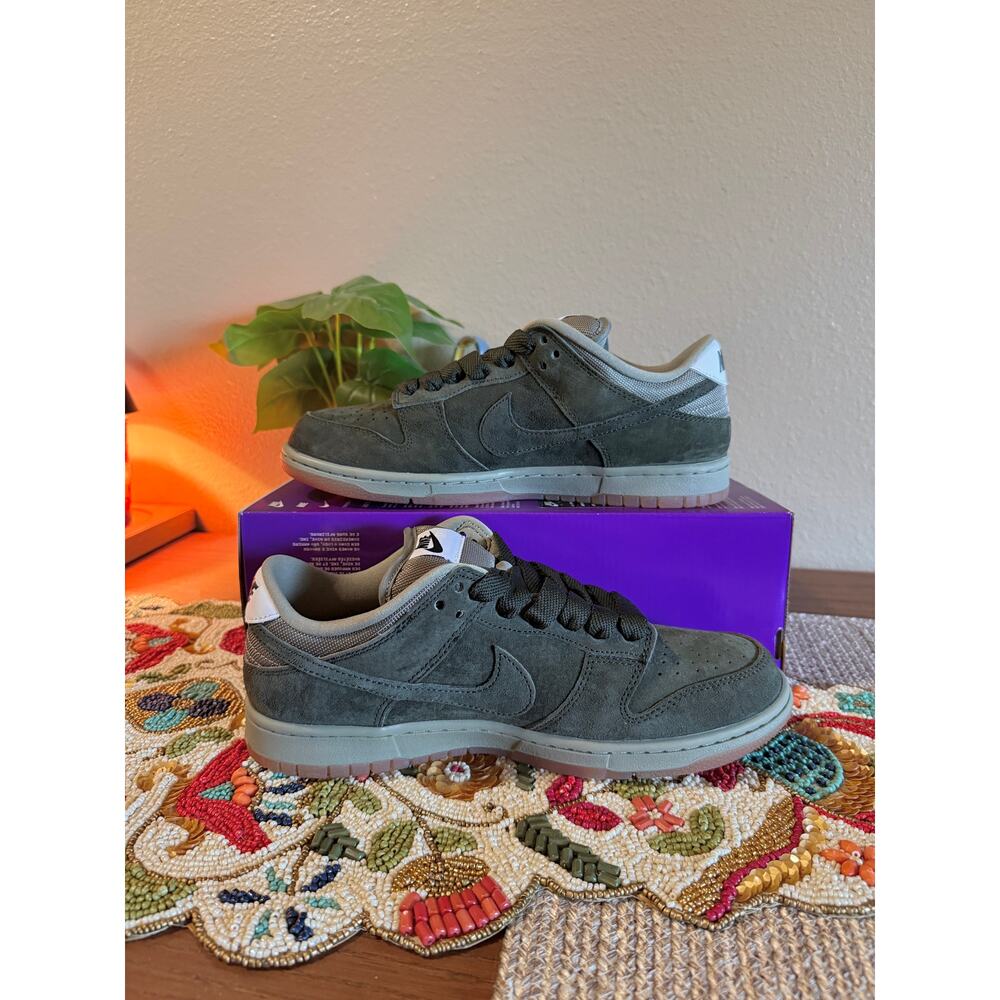 Nike SB Dunk Low Pro B Sequoia Light Army Olive Green Khaki Medium HJ0367 301 - Picture 2 of 9